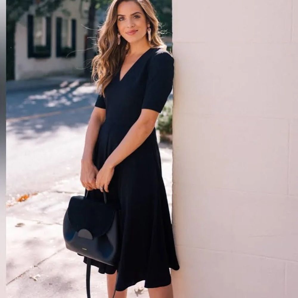 Gal Meets Glam Edith City Crepe Dress Black V Neck Knee Length Size 18 - Picture 3 of 10